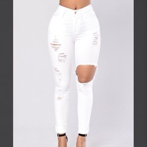 Distressed White Jeans Size 7 NWT